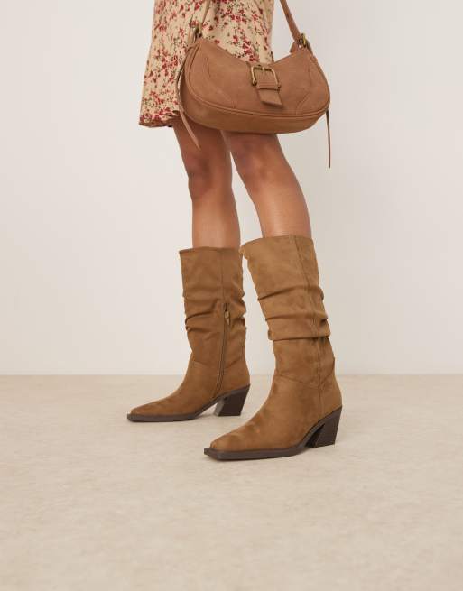 ASOS DESIGN - Chosen - Stivali western al ginocchio ampi in camoscio sintetico color tortora