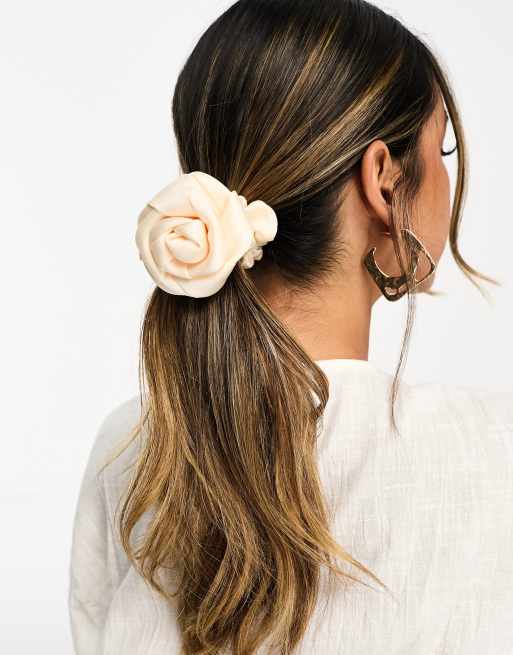 ASOS DESIGN - Chouchou avec corsage en satin - Crème