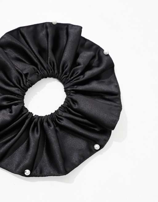 ASOS DESIGN - Chouchou oversize en satin volanté - Noir, 4 de 4