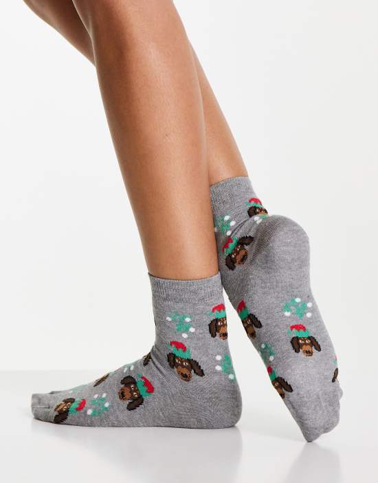 https://images.asos-media.com/products/asos-design-christmas-ankle-socks-in-sausage-dog-print-in-gray/201136306-2?$n_550w$&wid=550&fit=constrain