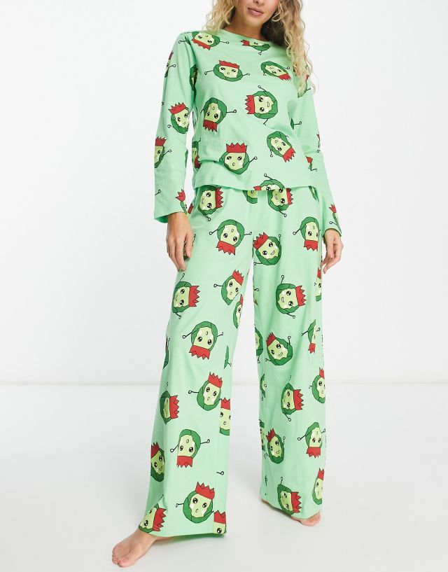 ASOS DESIGN - christmas brussels long sleeve top & trouser pyjama set in green