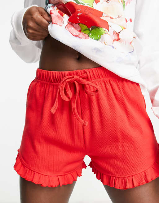 ASOS DESIGN – Christmas – Pyjama mit Sweatshirt in Weiß mit Glücksbärchis-Design und Shorts in Rot, 3 von 4