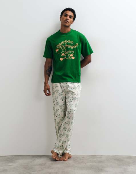 ASOS DESIGN Christmas pyjamassæt med Rudolf-grafik i grøn - view 1