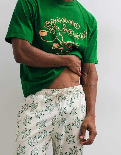 ASOS DESIGN Christmas pyjamassæt med Rudolf-grafik i grøn, 4 af 4