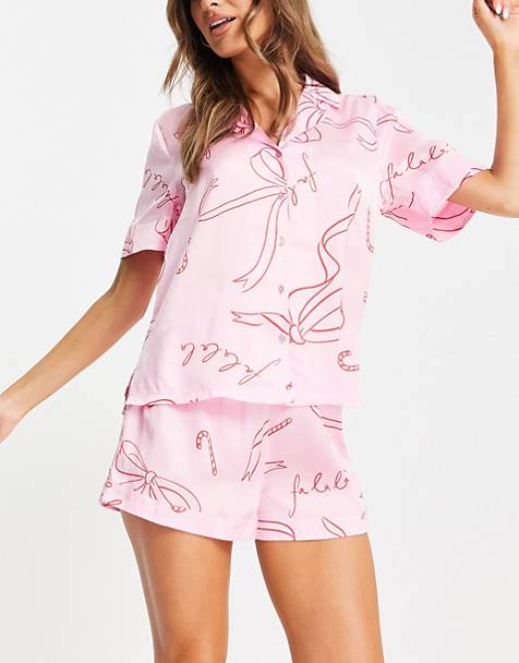 ASOS Damen Kleidung Nachtwäsche Schlafanzüge Premium satin revere top and short pyjama set in seashell print 