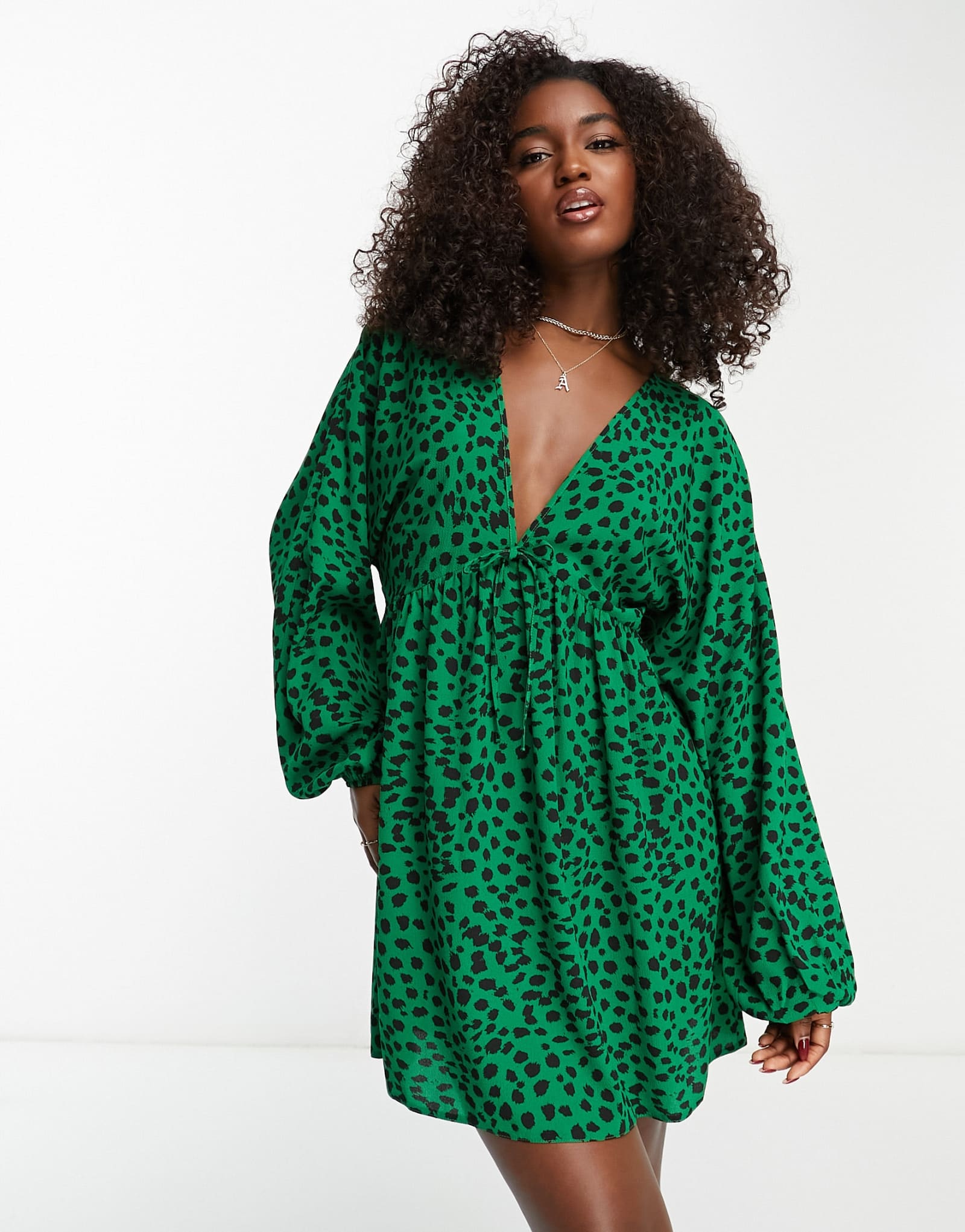 Мини-платье ASOS DESIGN chuck on swing с зеленым животным принтом