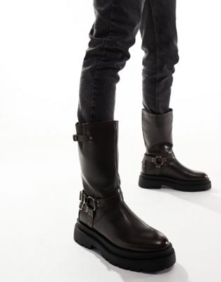  chunky boot  with vintage effect silver buckles
