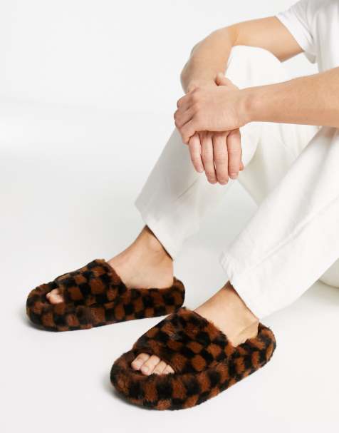 ASOS DESIGN - Chunky brune hjemmesko med skakterns-design i imiteret pels - view 1