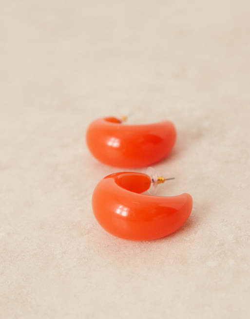 ASOS DESIGN chunky hoop earrings in burnt orange resin, 2 of 3