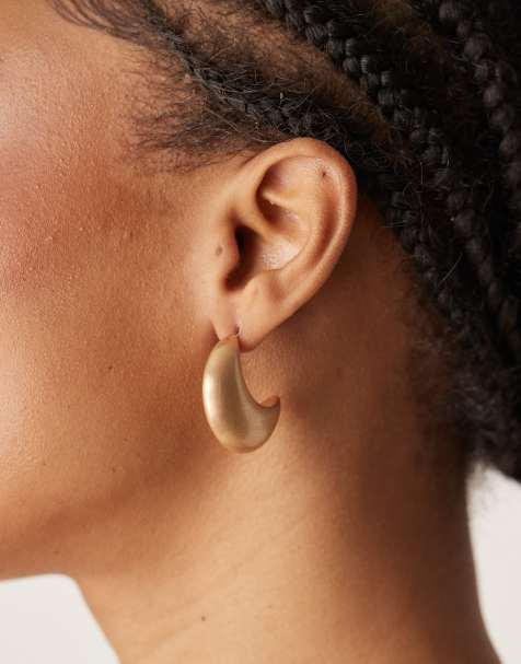 ASOS DESIGN - Chunky øreringe med halvt hoop-design i børstet guldfarve - view 1