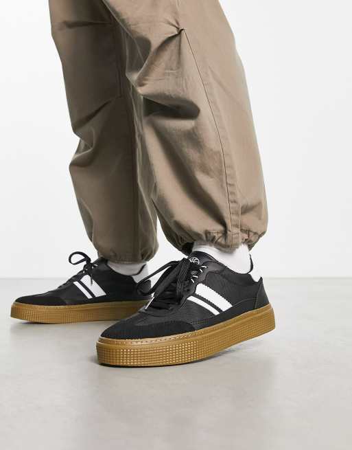 præsentation blyant kølig ASOS DESIGN chunky retro sneakers in black with gum sole | ASOS