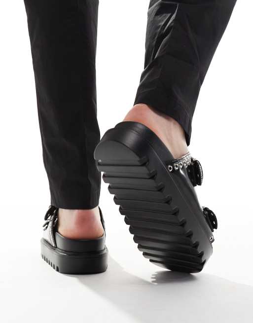 ASOS DESIGN - Chunky sorte PU-sandaler med spænder og gennemgående sølvfarvede snørehuller, 2 af 4