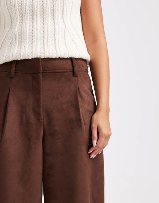 ASOS DESIGN – Ciemnobrązowe spodnie barrel z imitacji zamszu, 3 z 5