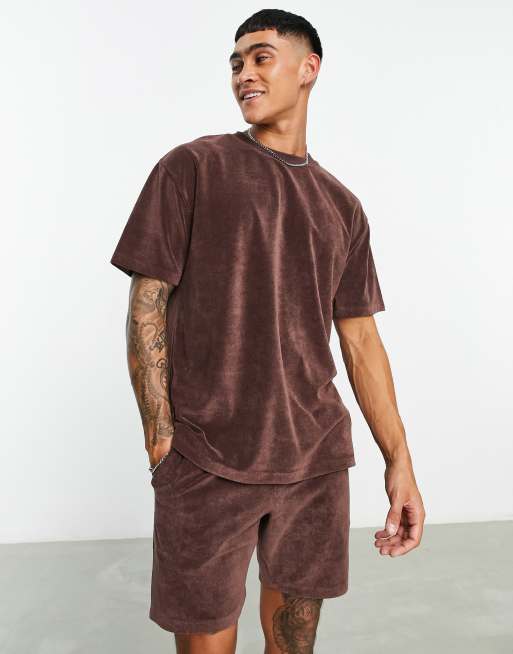 ASOS DESIGN – Ciemnobrązowy luźny T-shirt z materiału frotté, część zestawu