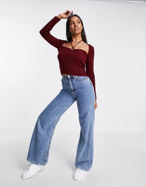 ASOS DESIGN – Ciemnoczerwony sweter z ozdobnym pierścieniem i dekoltem typu halter