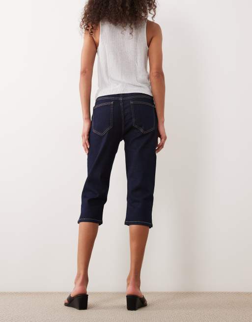 ASOS DESIGN – Ciemnogranatowe jeansy capri z kieszeniami z przodu, 2 z 5