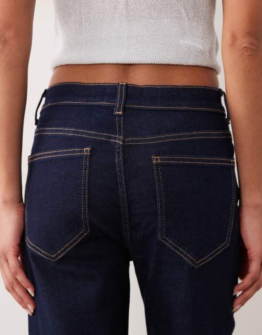 ASOS DESIGN – Ciemnogranatowe jeansy capri z kieszeniami z przodu, 4 z 5