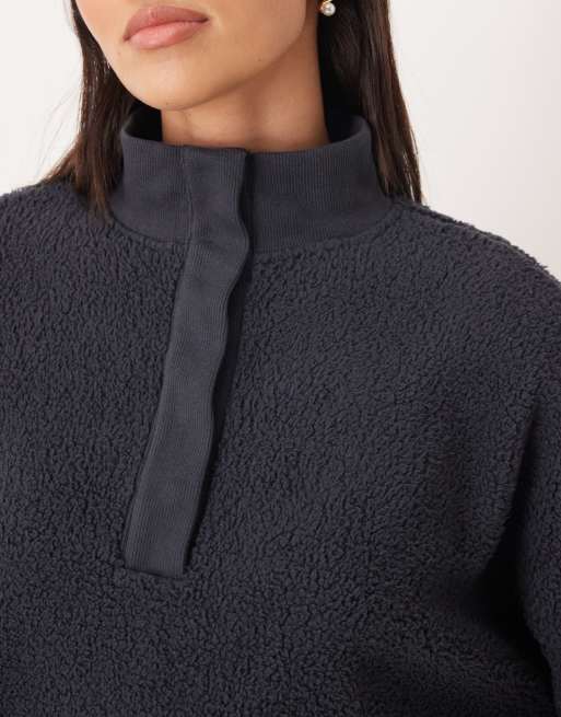 ASOS DESIGN – Ciemnoniebieski miękki sweter dresowy z wysokim kołnierzem, 2 z 4