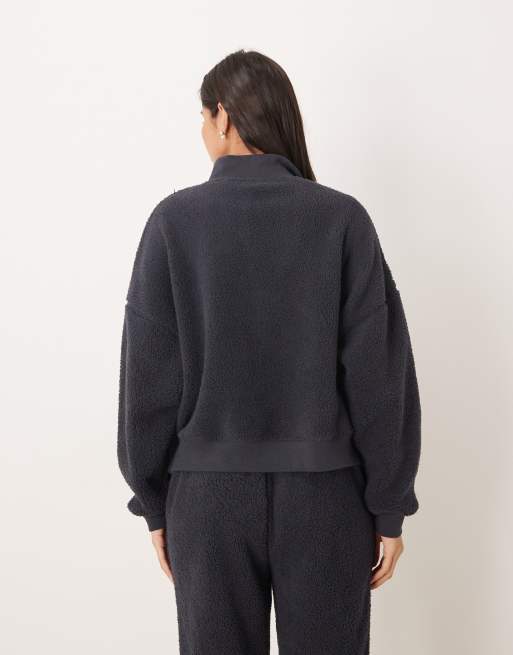 ASOS DESIGN – Ciemnoniebieski miękki sweter dresowy z wysokim kołnierzem, 3 z 4