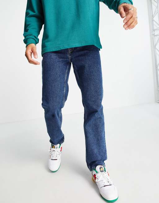 ASOS DESIGN – Ciemnoniebieskie jeansy o dopasowanym kroju w stylu lat 90.