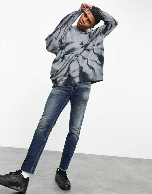 ASOS DESIGN – Ciemnoniebieskie jeansy w stylu vintage o obcisłym kroju z przetarciami, niewykończonym brzegiem i japońskim efektem sprania