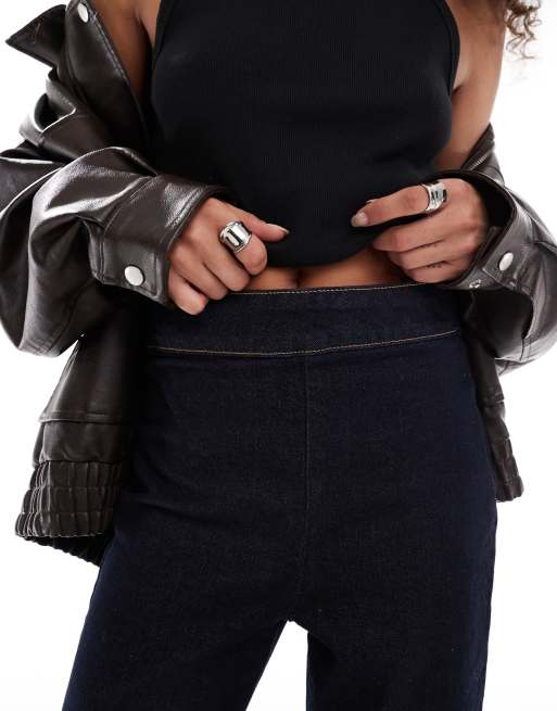 ASOS DESIGN – Ciemnoniebieskie spodnie capri z denimu ze stretchem, 4 z 5