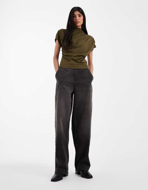 ASOS DESIGN – Ciemnooliwkowy drapowany top ze ozdobnie skręconym ramieniem, 2 z 4