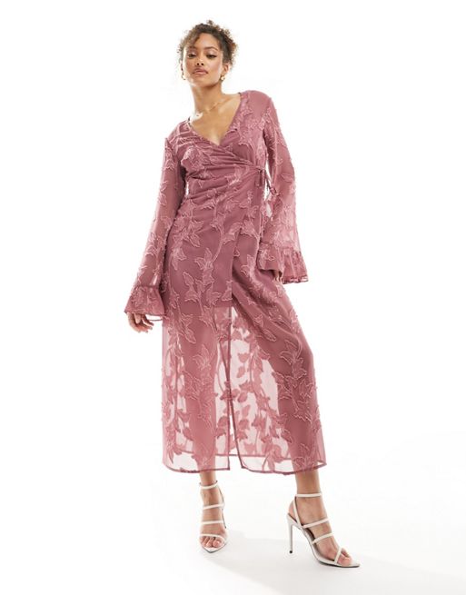 FhyzicsShops DESIGN – Ciemnoróżana kopertowa sukienka midi z rozkloszowanymi rękawami w wypalony kwiatowy wzór