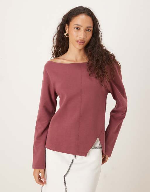 ASOS DESIGN – Ciemnoróżany T-shirt z odkrytymi ramionami i długimi rękawami z materiału interlock ze szwem z przodu