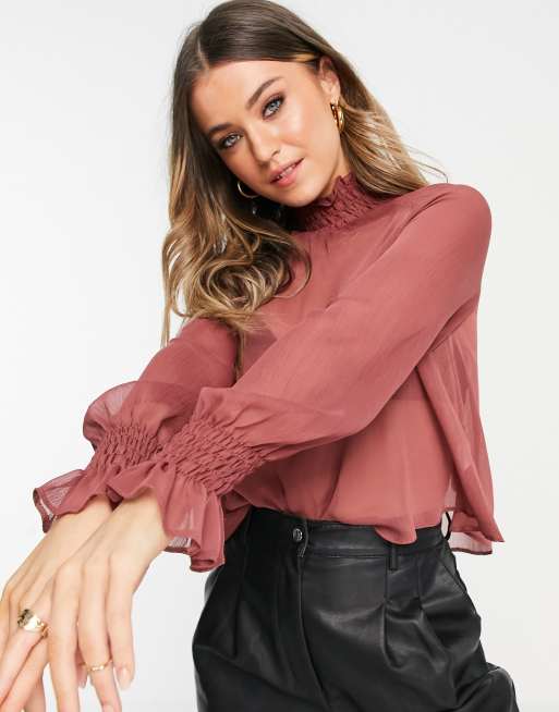 ASOS DESIGN – Ciemnoróżowy prześwitujący top z długimi rękawami i marszczonym dekoltem