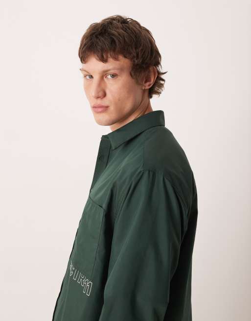 ASOS DESIGN – Ciemnozielona koszula oversize z grafiką z przodu, 4 z 5