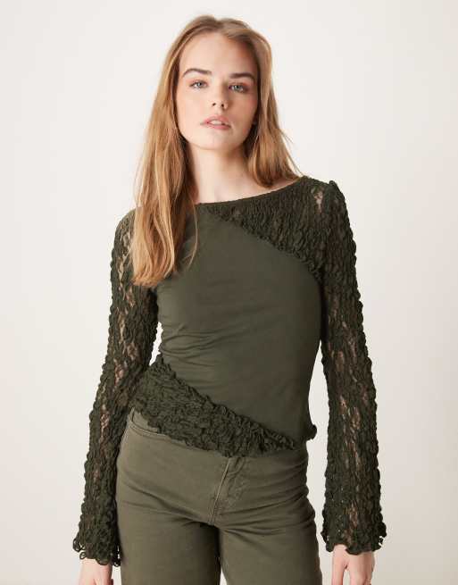ASOS DESIGN – Ciemnozielony top z prostym dekoltem, rozkloszowanymi rękawami i koronkowymi wstawkami
