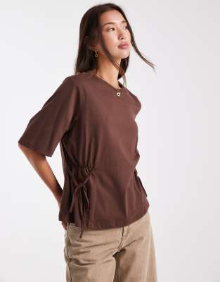 Asos Design Cinch Tie Sides T-shirt In Brown