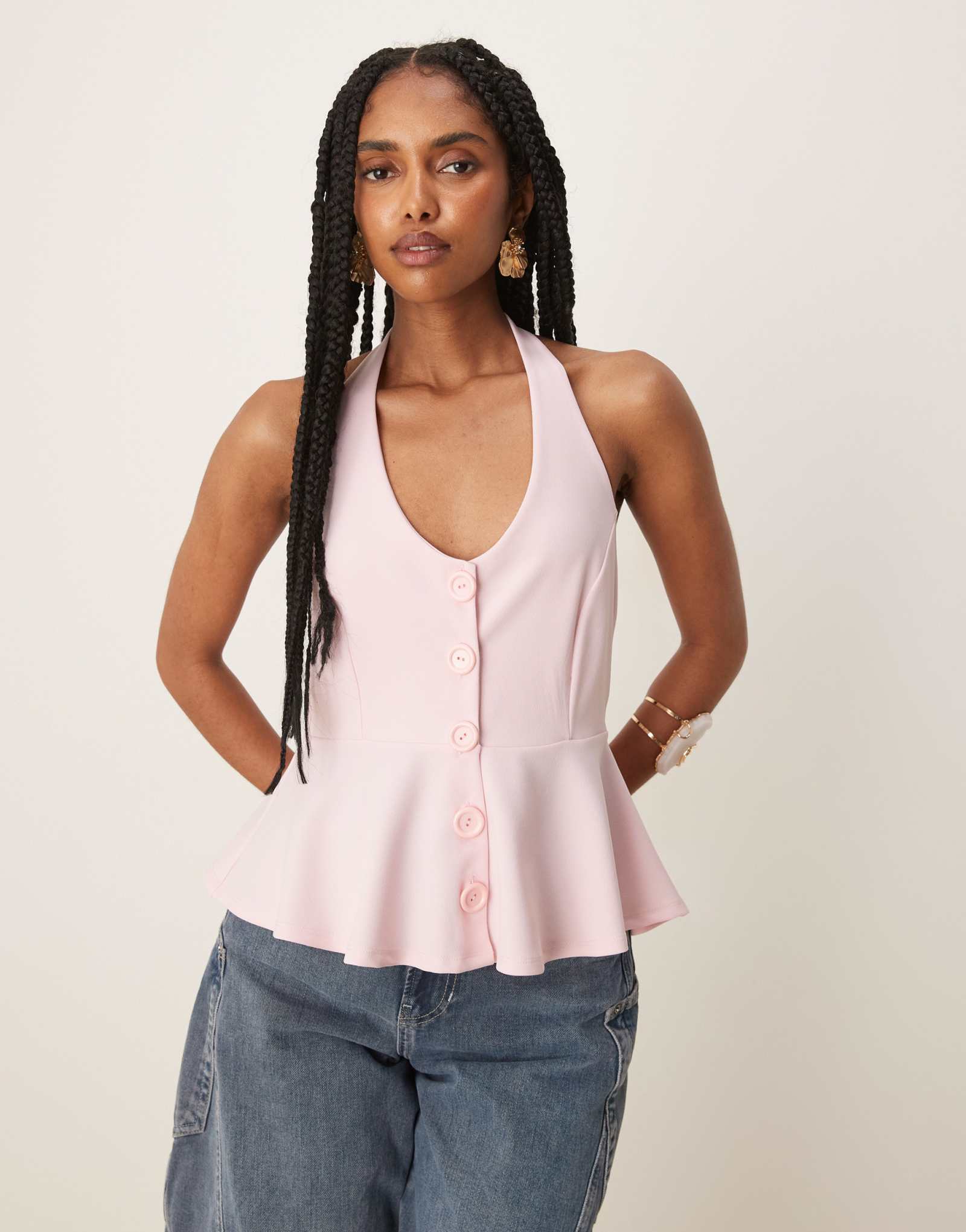 ДИЗАЙНЕРСКИЙ удлиненный жилет ASOS с завышенной талией и вырезом лодочкой на пуговицах нежнорозового цвета