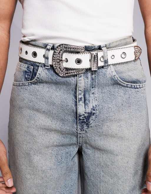 ASOS DESIGN - Cintura bianca glitterata con occhielli e borchie con strass