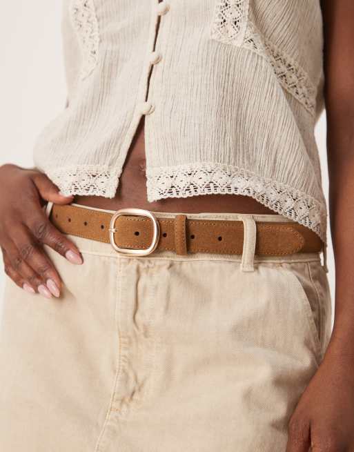 ASOS DESIGN - Cintura da jeans per vita e fianchi in camoscio sintetico color cuoio con fibbia squadrata