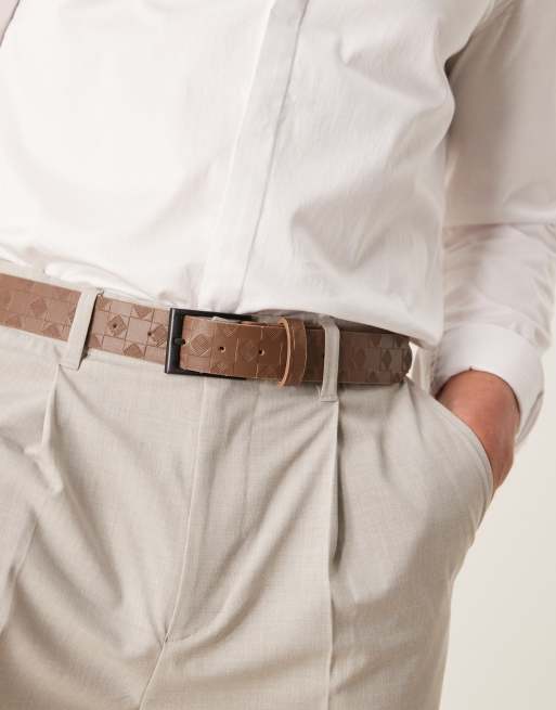 ASOS DESIGN - Cintura in pelle sintetica marrone testurizzata a scacchi, 2 di 3