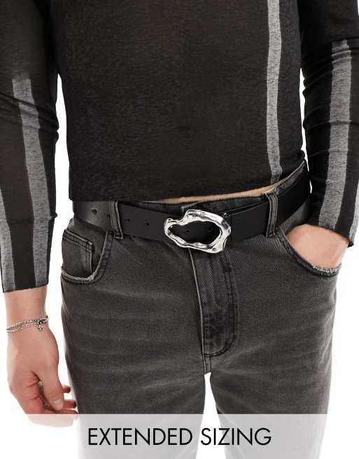 ASOS DESIGN - Cintura in pelle sintetica nera con fibbia color argento effetto fuso