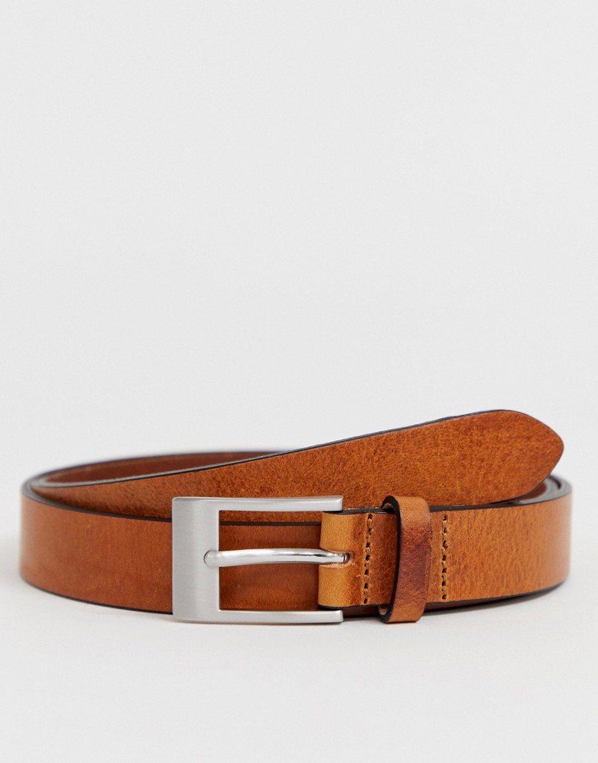 ASOS DESIGN - Cintura slim in pelle vintage color cuoio con fibbia argento