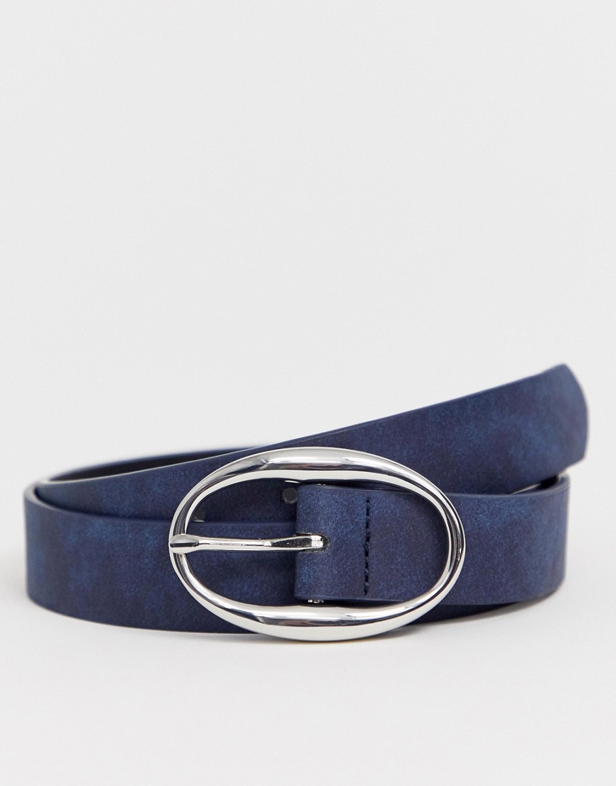 ASOS DESIGN - Cintura sottile blu navy in ecopelle con fibbia ovale argento