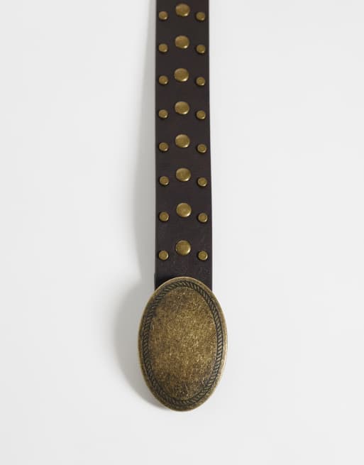 ASOS DESIGN cintura western con fibbia e borchie in pelle sintetica marrone, 3 di 3