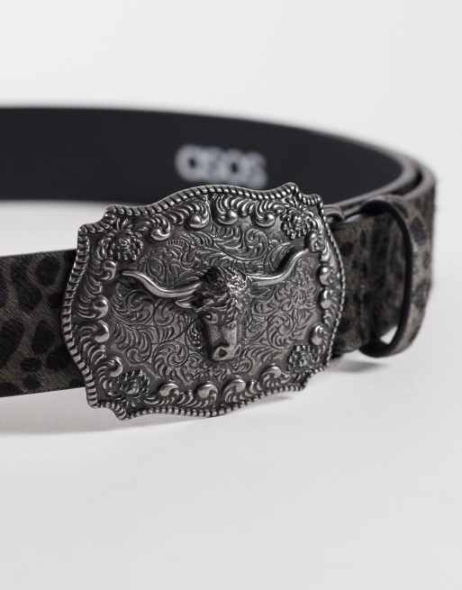 ASOS DESIGN - Cinturón beis de estilo wéstern de piel de vacuno con estampado de leopardo y hebilla plateada de cabeza de carnero, 3 de 3