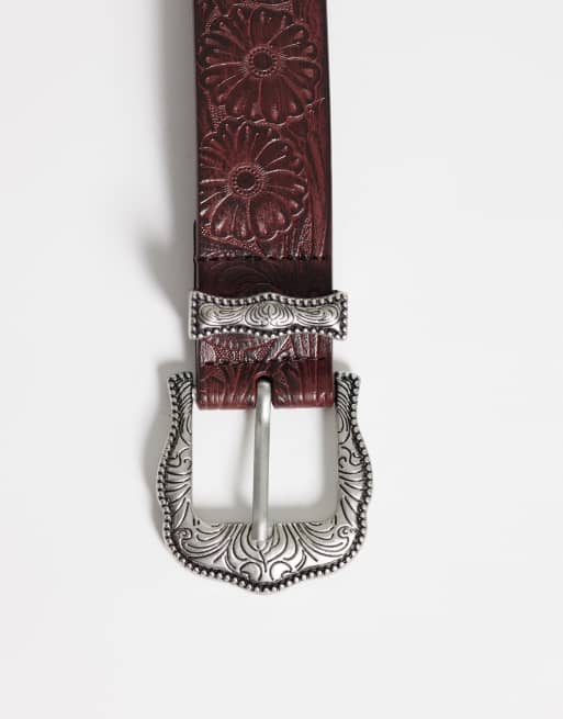 ASOS DESIGN - Cinturón marrón oscuro de estilo wéstern con patrón en relieve y hebilla plateada grabada, 3 de 3