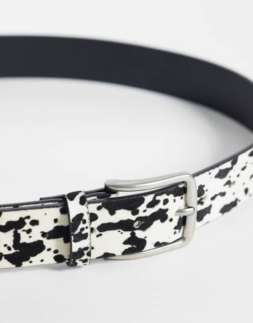 ASOS DESIGN - Cinturón negro con estampado de vaca y hebilla plateada de piel de vacuno, 3 de 3