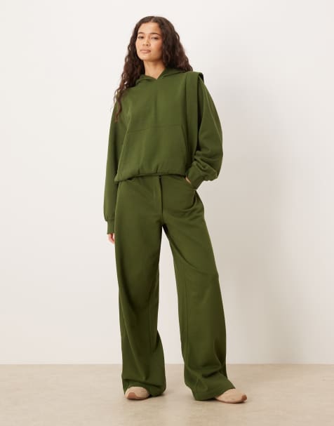 ASOS DESIGN – Circular Design Collection – Jogginghose in dunklem Olivgrün mit Ziernaht und weitem Bein - view 1