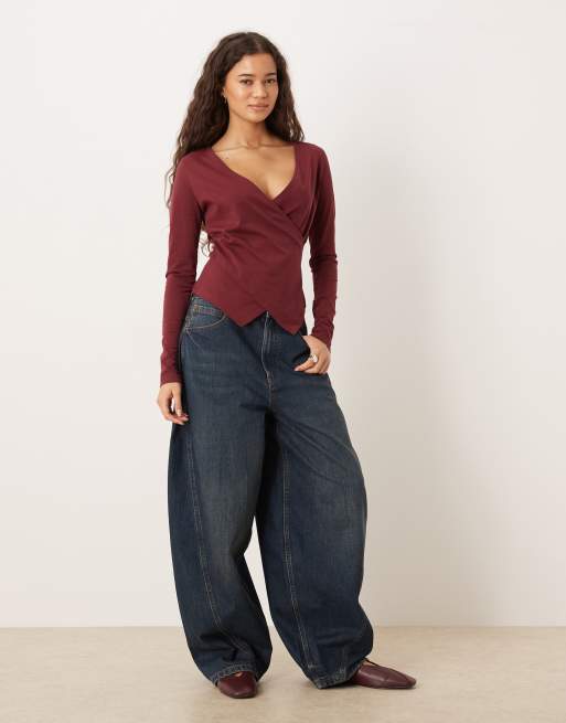 ASOS DESIGN - Circular Design Collection - Maglietta a maniche lunghe color bordeaux con scollo asimmetrico, 3 di 4