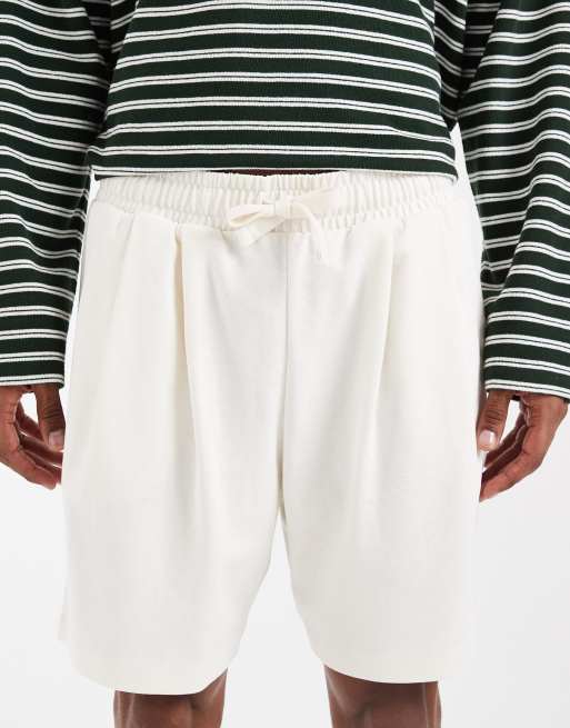 ASOS DESIGN – Circular Design Collection – Oversize-Shorts aus Jersey in Beige mit Bundfalten, 4 von 5