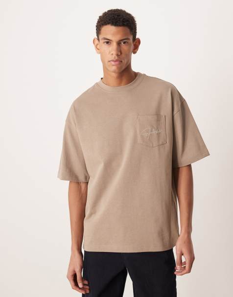 ASOS DESIGN Circular Design Collection - Ruimvallend T-shirt van superzware stof met borduursel op de borstzak in bruin - view 1