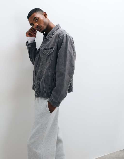 ASOS DESIGN – Circular Design Collection – Truckerjacke aus Denim in verwaschenem Vintage-Mittelgrau