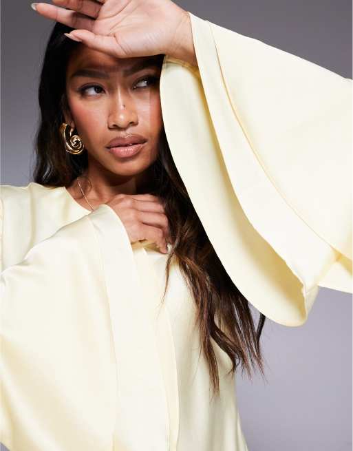 ASOS DESIGN – Citrongul, långärmad maxiklänning i satin med vid, klockad kjol, 3 av 4
